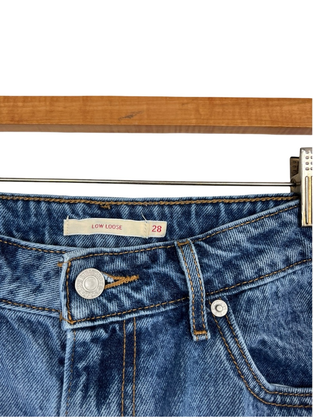 Levi’s Low Loose Jeans Women’s 28x32 Medium Wash Low Rise Baggy Wide Leg - Picture 6 of 11